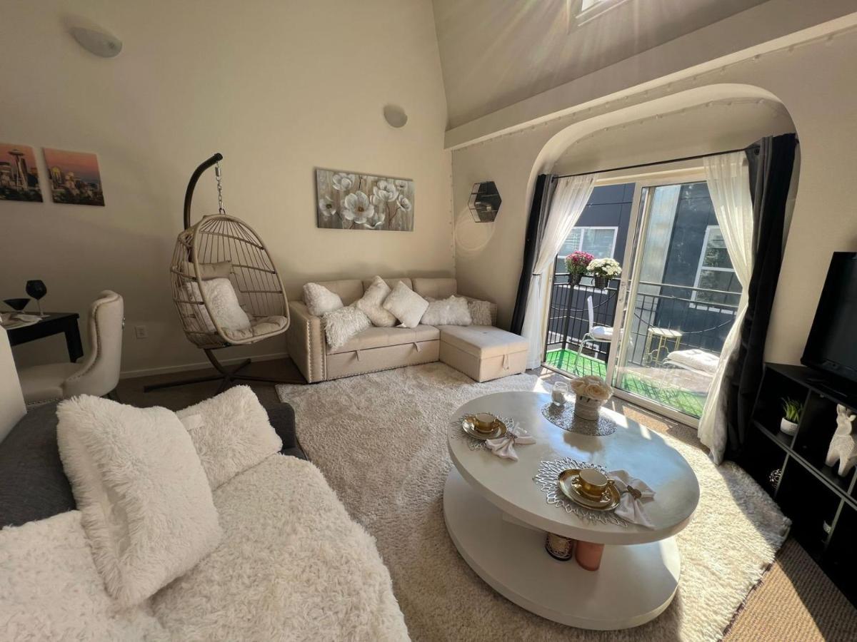 Cozy Downtown Condo Retreat With Space Needle View 시애틀 외부 사진